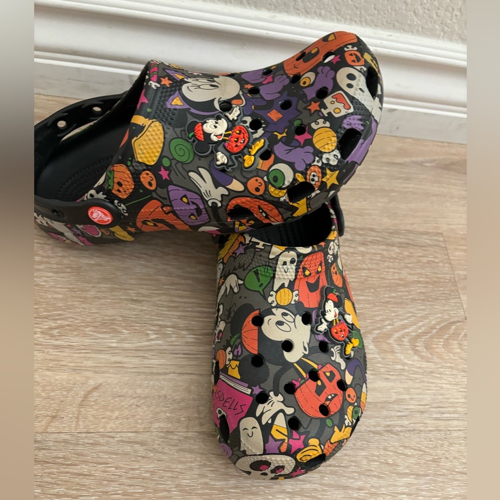 Disney Parks Mickey Halloween Crocs- Disneyland Sz 9 women’s 7 men’s